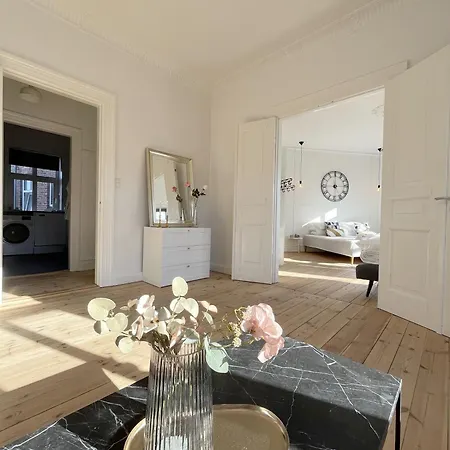 Unique Luxurious And Historic 130 M2 아파트 *