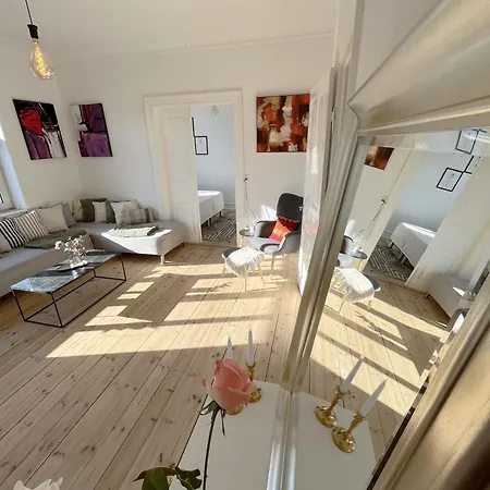 아파트 Unique Luxurious And Historic 130 M2 에스비에르