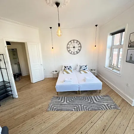 Unique Luxurious And Historic 130 M2 아파트 *